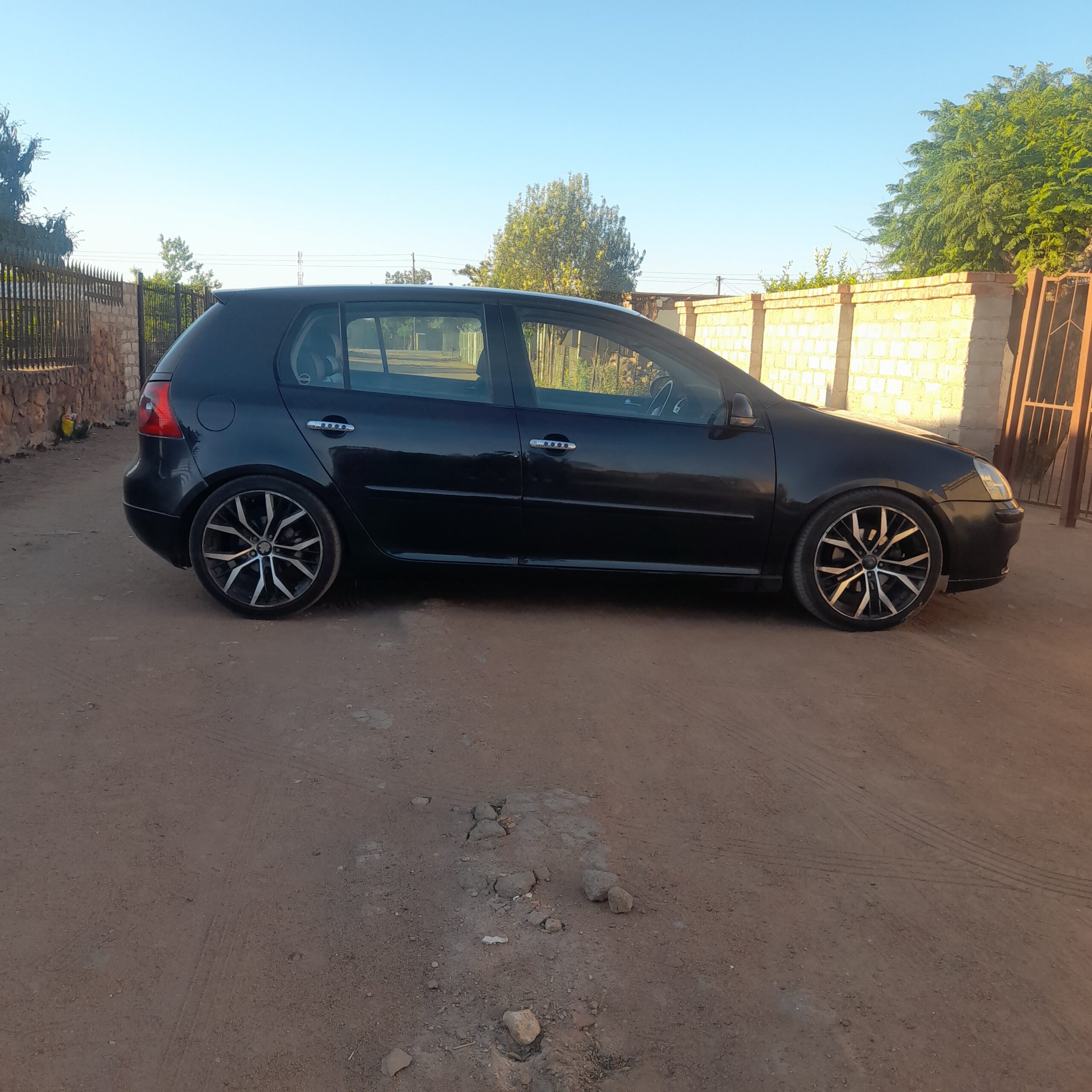Golf 5 1.9lit for sale