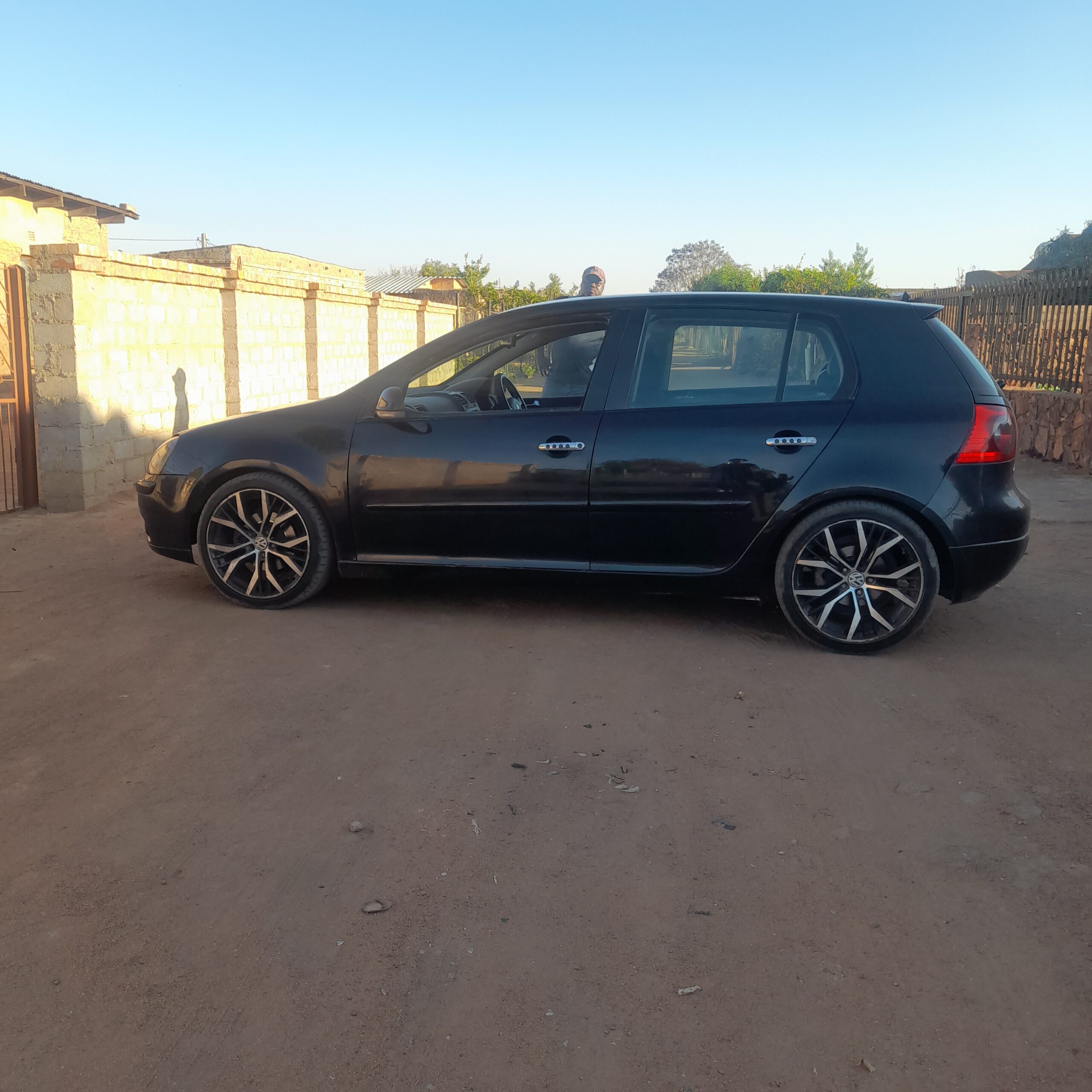 Golf 5 1.9lit for sale