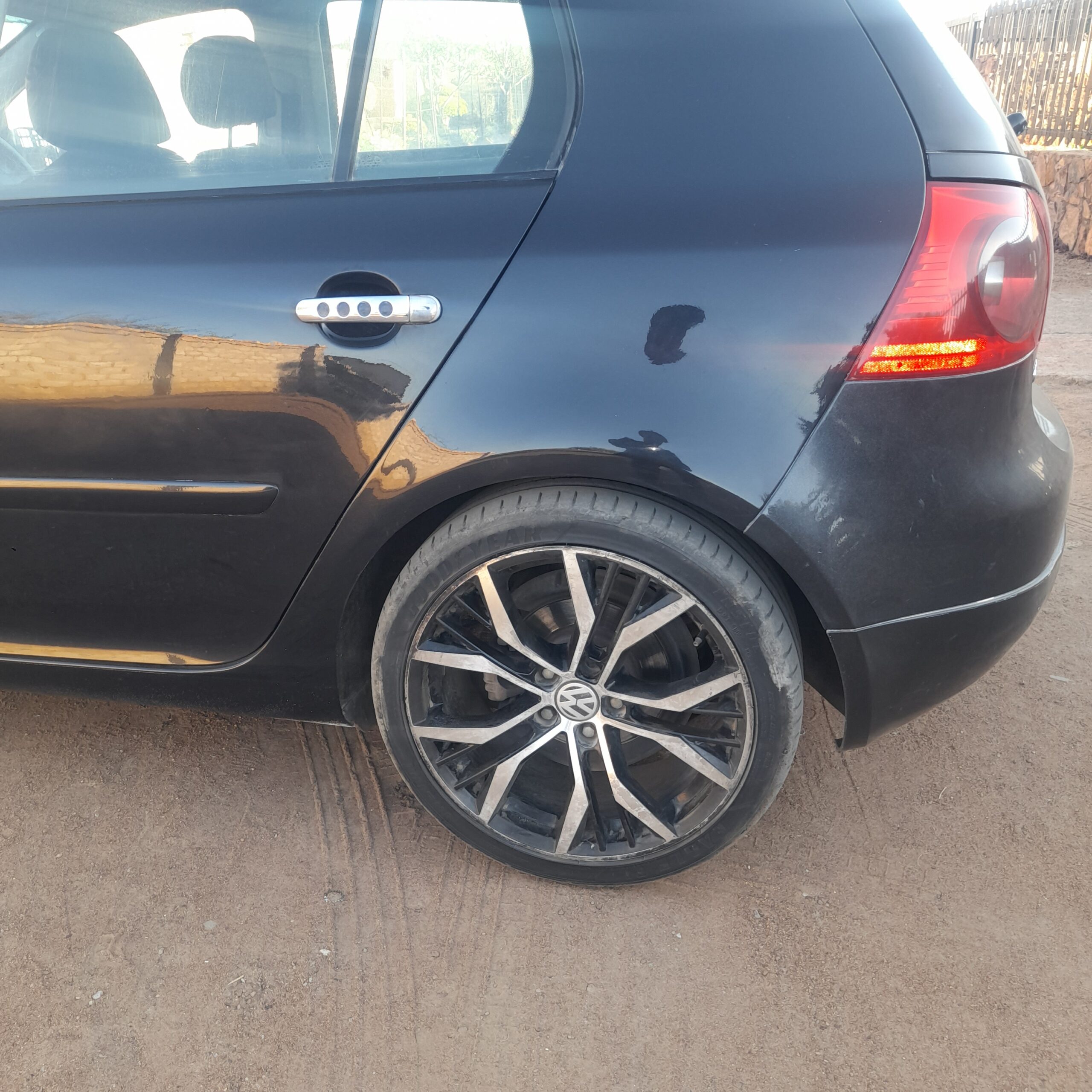 Golf 5 1.9lit for sale